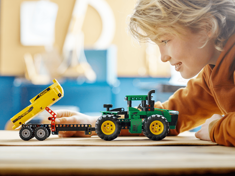 LEGO 42136 - John Deere 9620R 4WD Tractor
