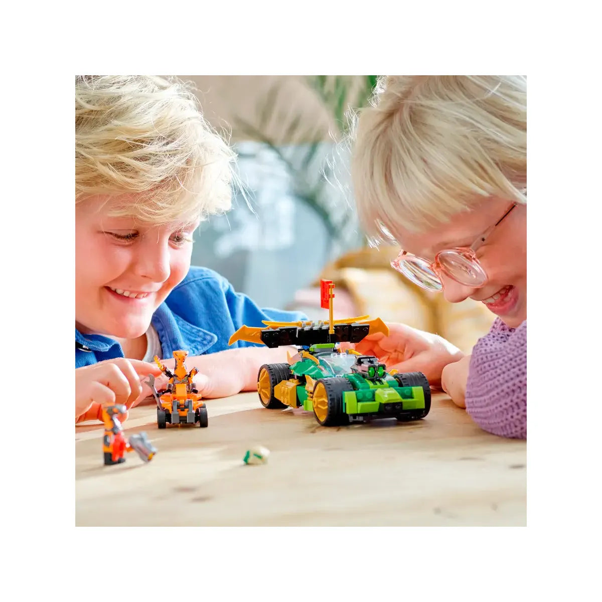 LEGO 71763 - Lloyd's Racewagen EVO