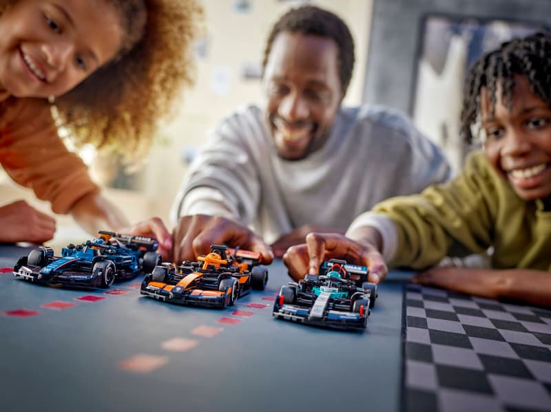 LEGO 77244 - Mercedes-AMG F1 W15 Racewagen