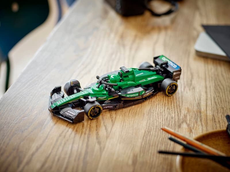 LEGO 77245 - Aston Martin Aramco F1 AMR24 Racewagen